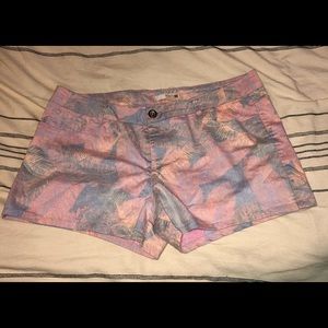 Tropical pattern shorts!